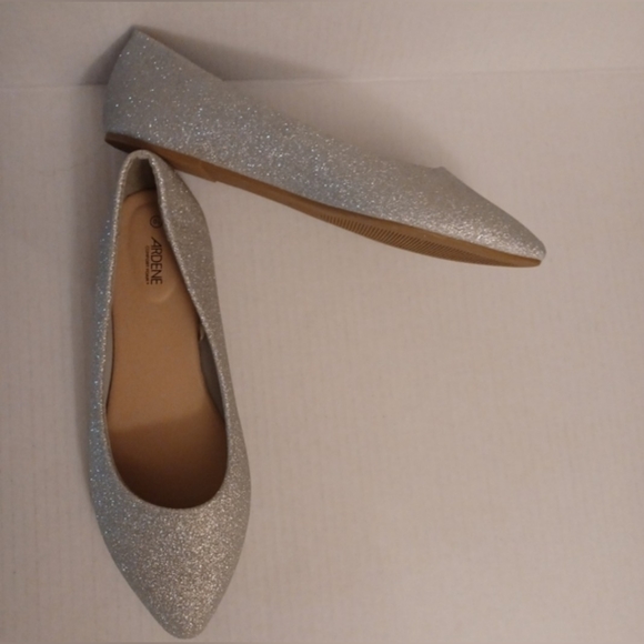 NWOT Sparkly Silver Flats - Size 10 - Picture 12 of 13